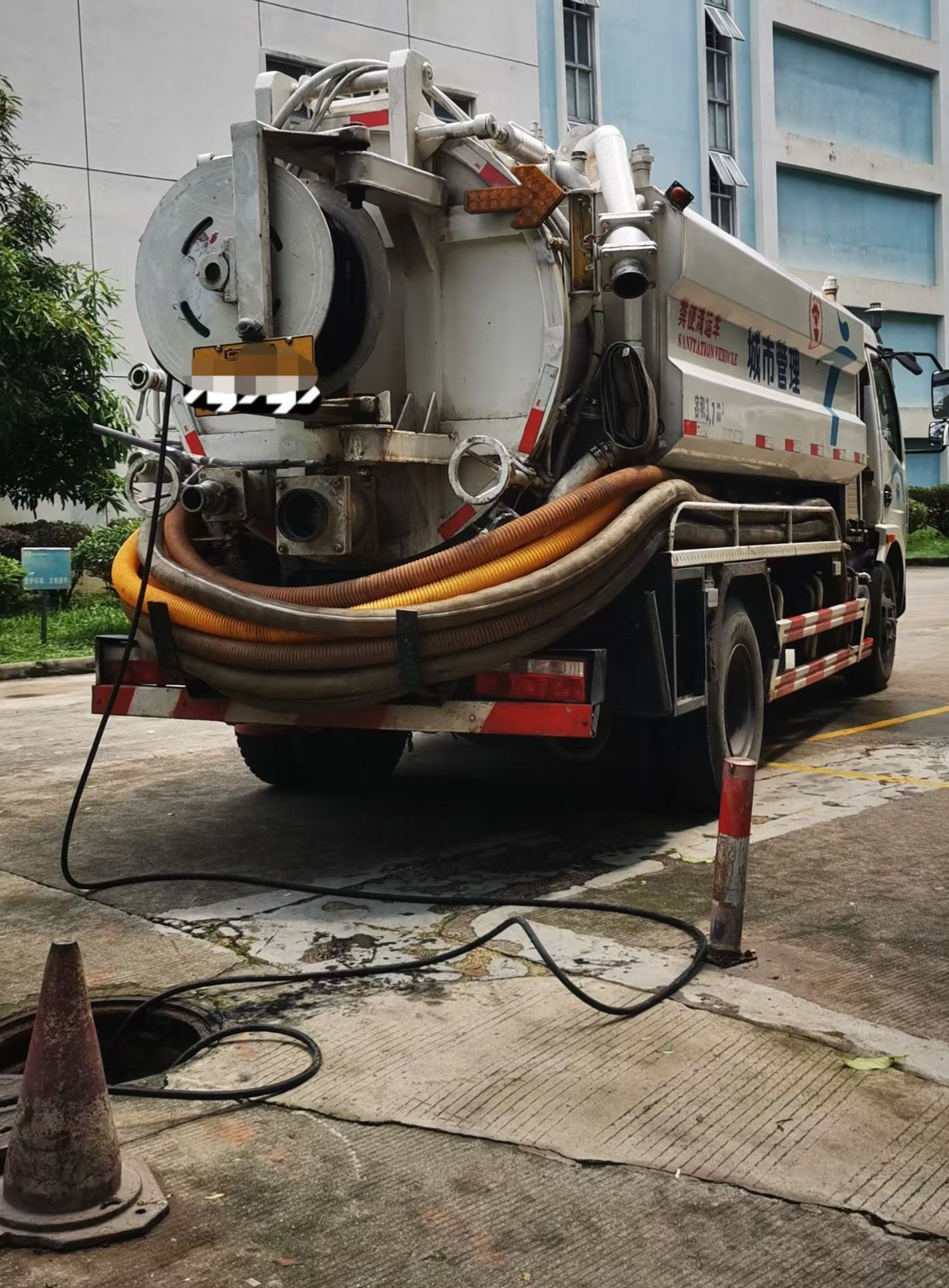 广州海珠区多项举措抓实强降雨防御工作 排水口清疏及清理河涌